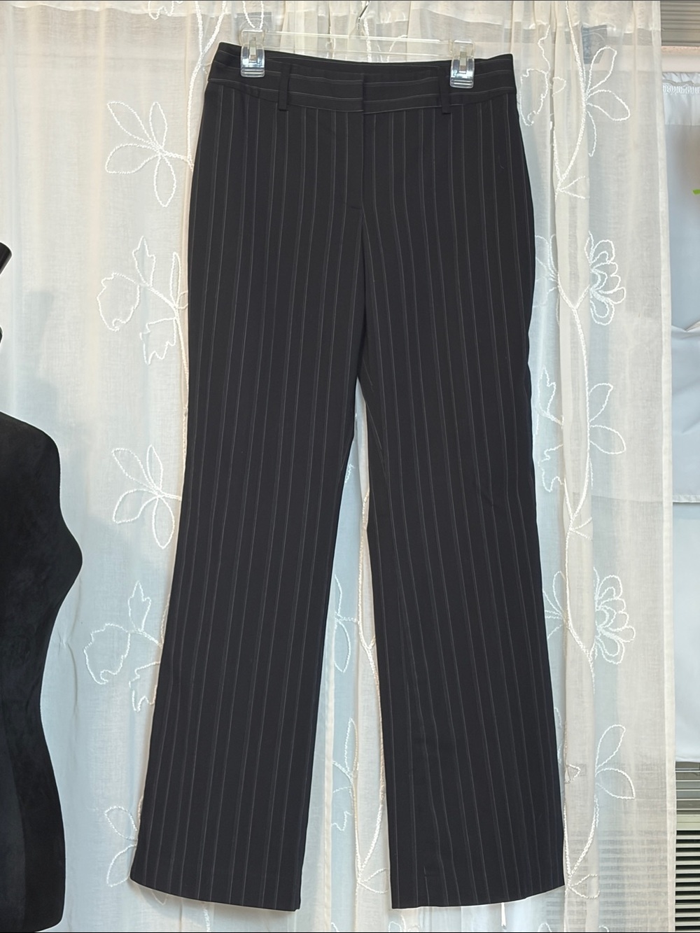 Alfani women’s Classic Black with lavender Pinstripe Wide-Leg Dress Pants 8